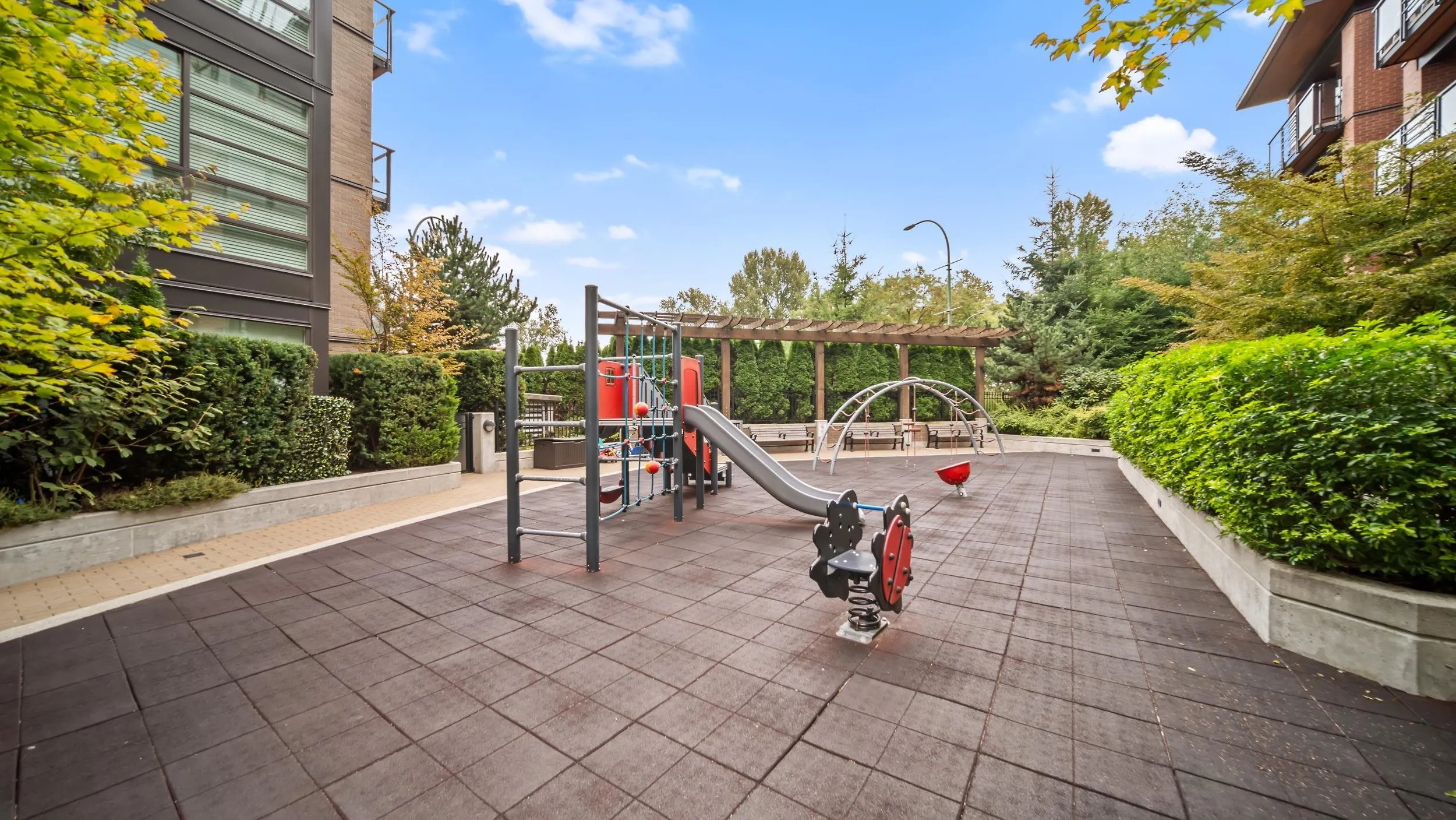 204 719 W 3rd Street
