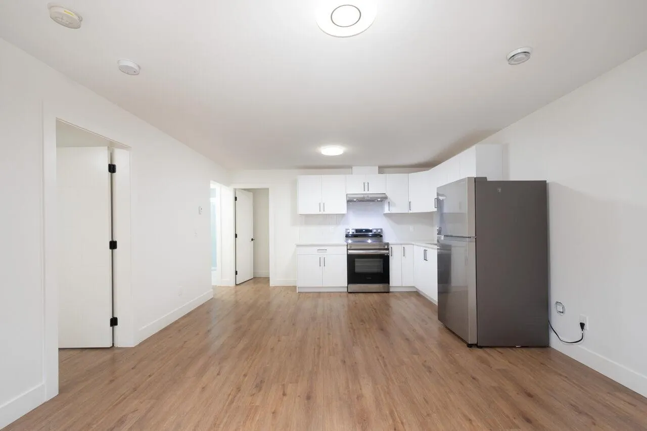 Lower Suite 20158 27a Avenue