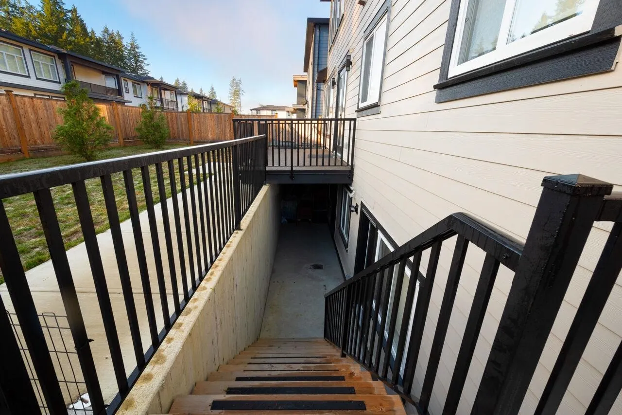 Lower Suite 20158 27a Avenue