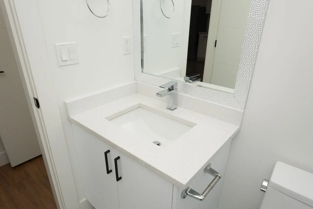 Lower Suite 20158 27a Avenue