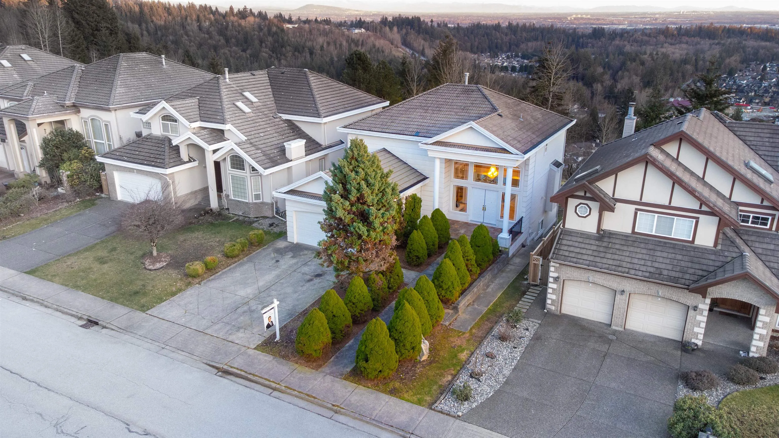 3126 Silverthrone Drive