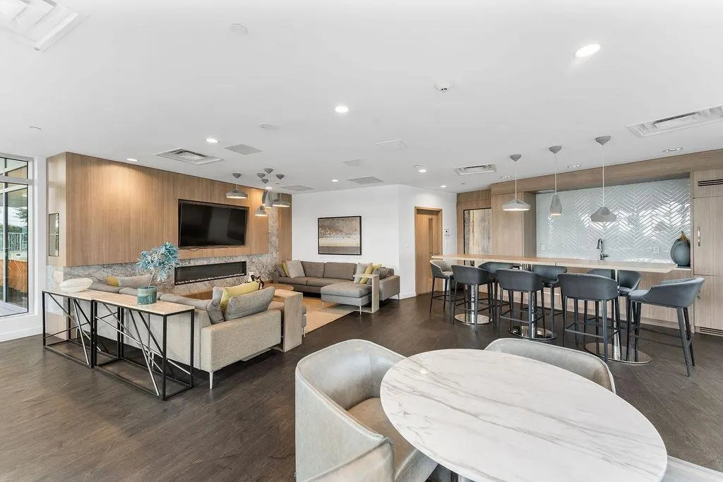 1502 988 Quayside Drive