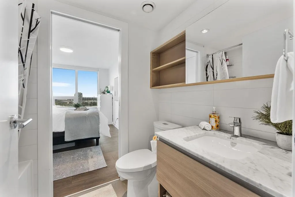 1502 988 Quayside Drive