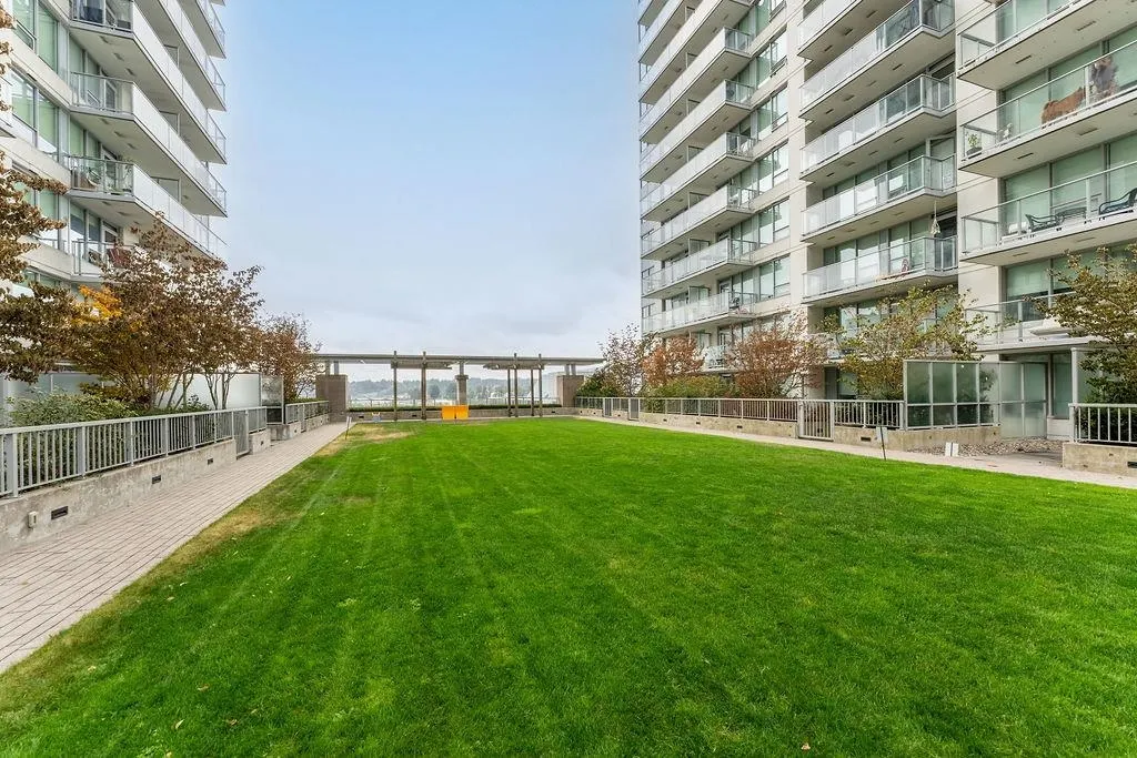 1502 988 Quayside Drive