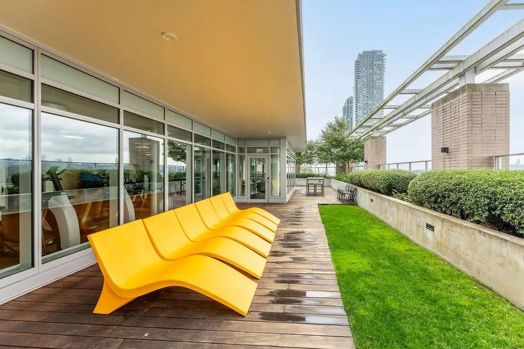 1502 988 Quayside Drive