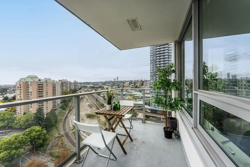 1502 988 Quayside Drive