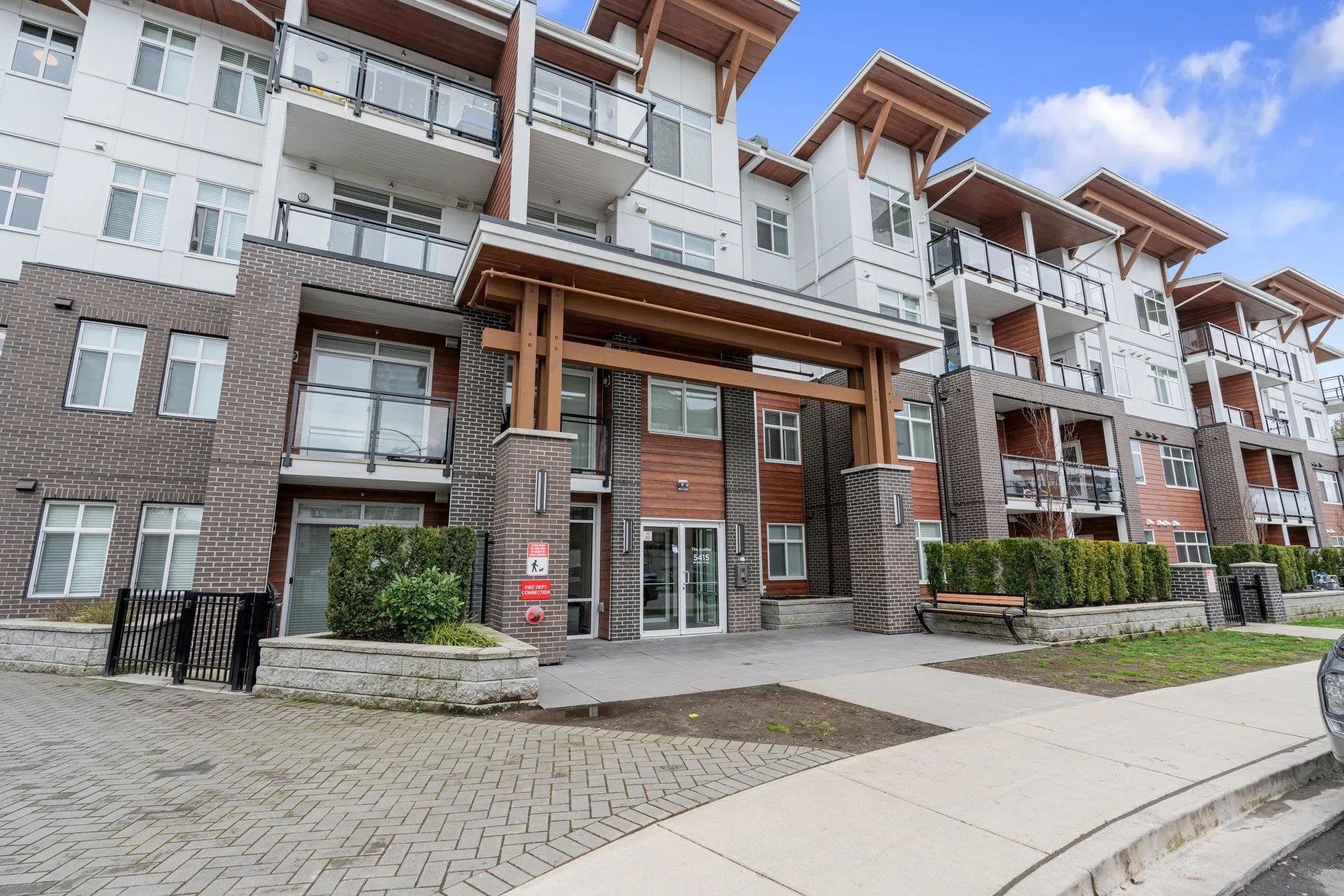 414 5415 Brydon Crescent