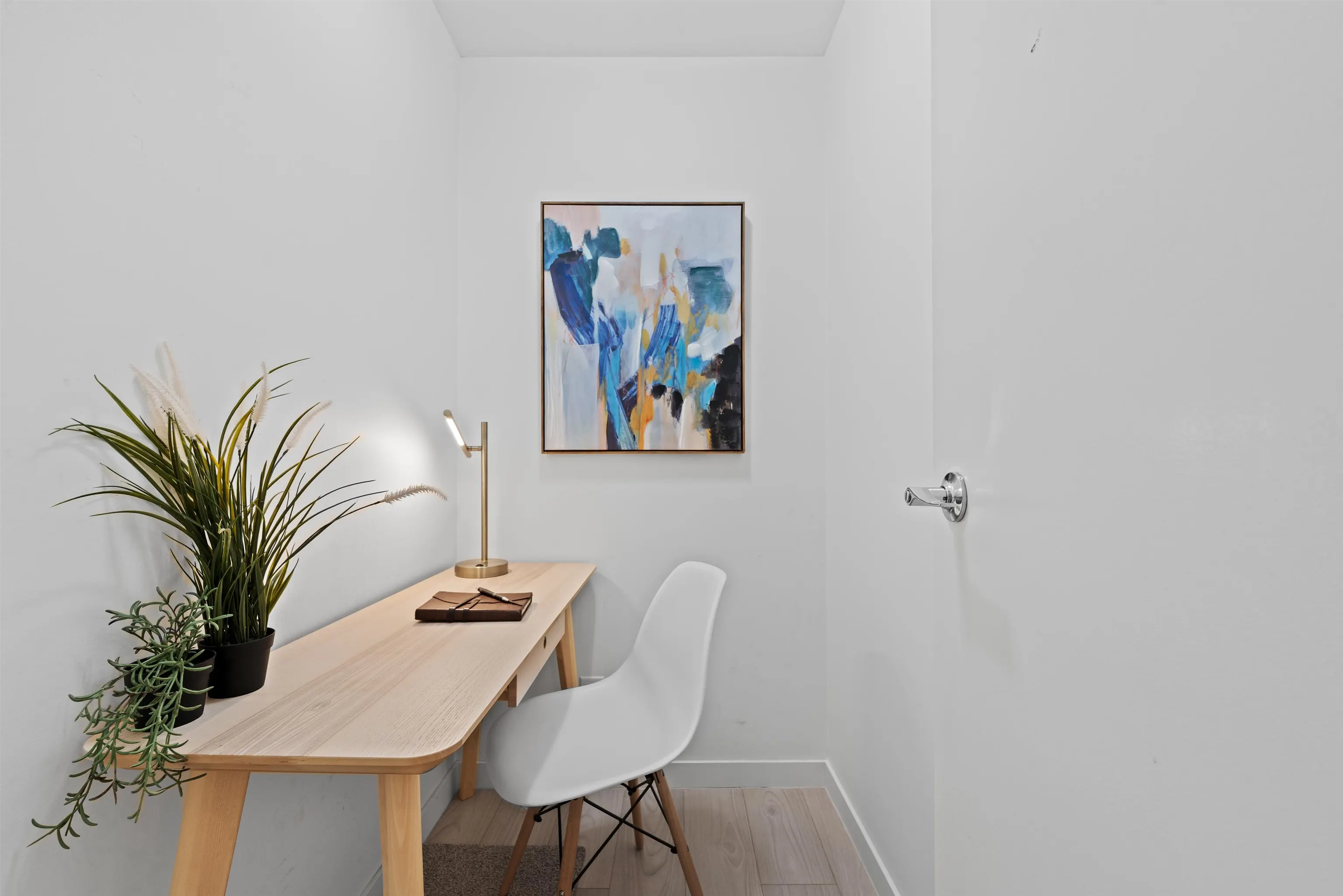 2408 909 Mainland Street