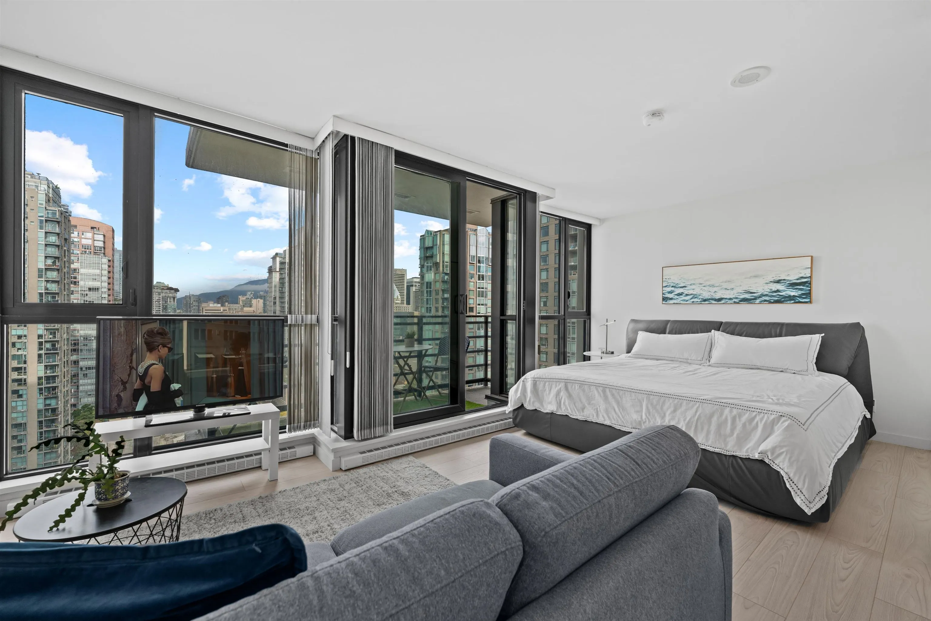 2408 909 Mainland Street