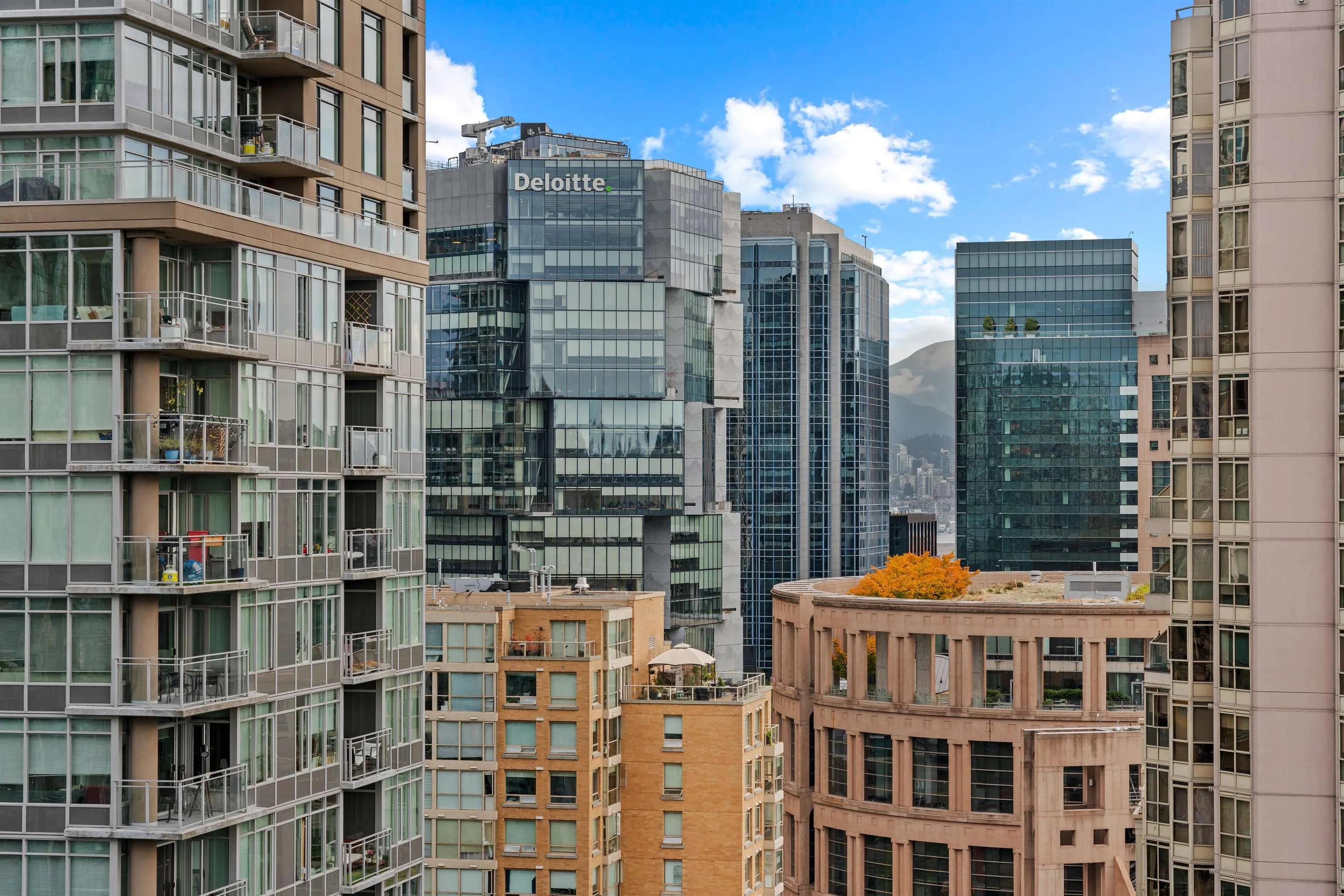 2408 909 Mainland Street