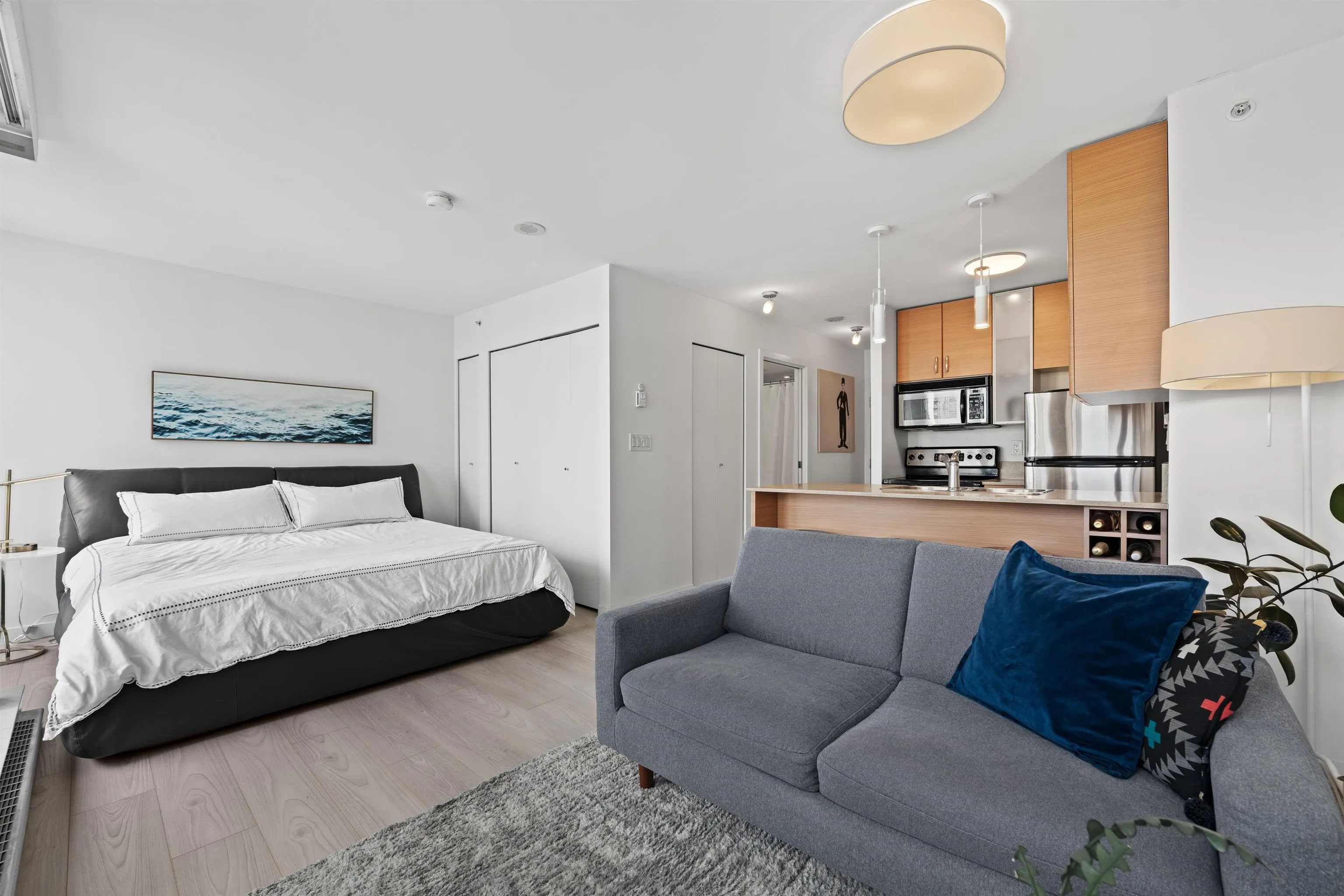 2408 909 Mainland Street