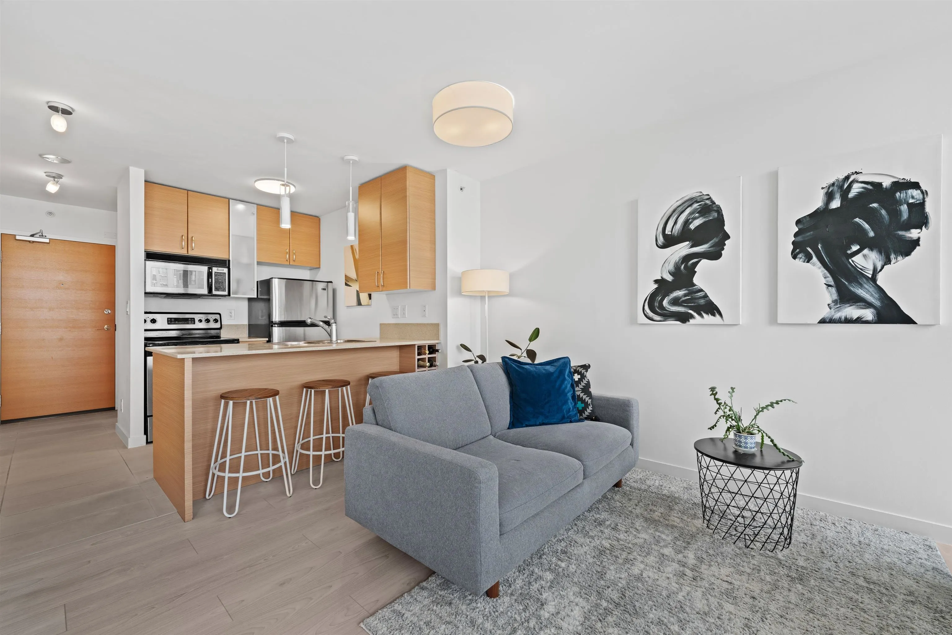 2408 909 Mainland Street