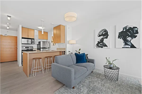 2408 909 Mainland Street