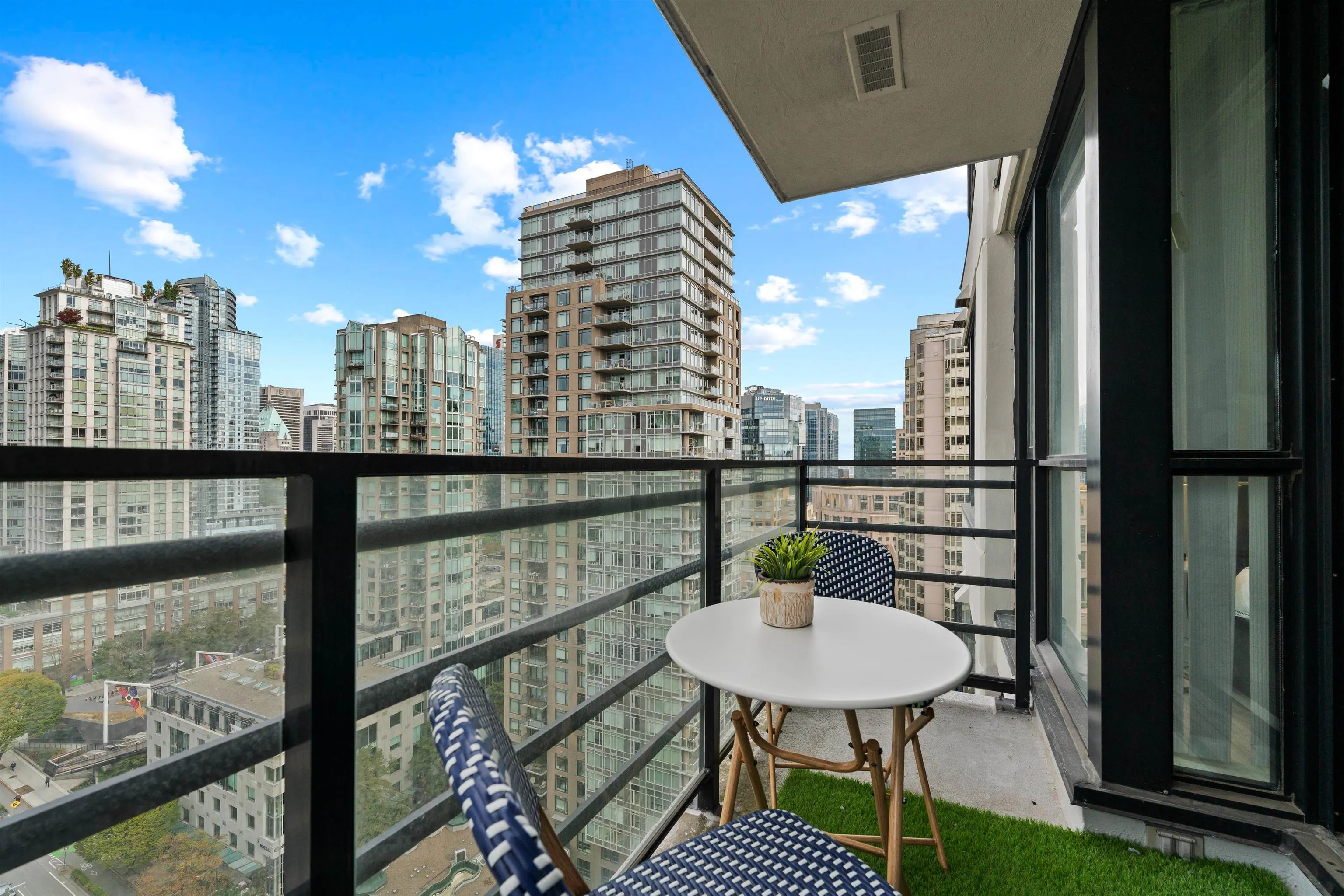 2408 909 Mainland Street