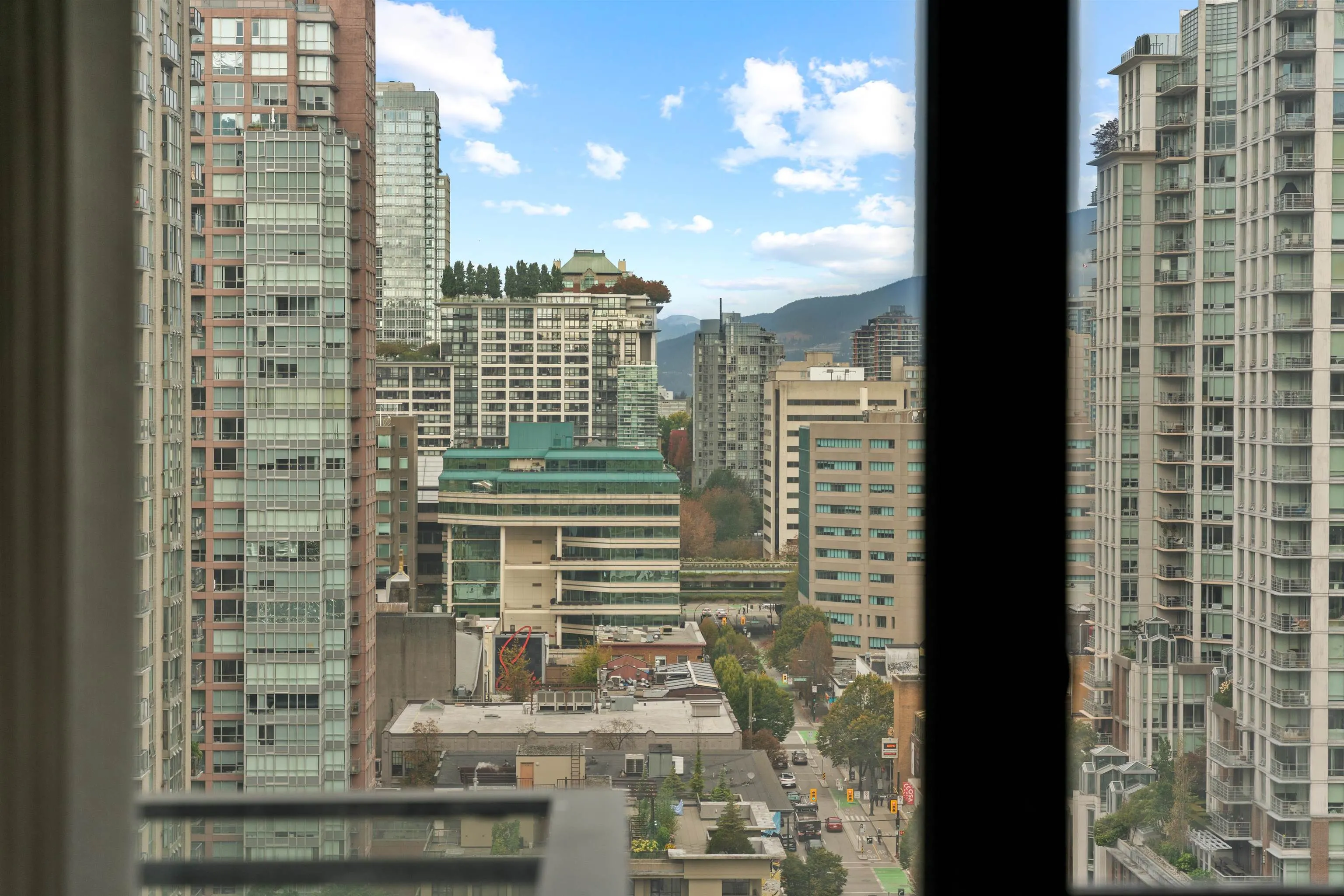 2408 909 Mainland Street