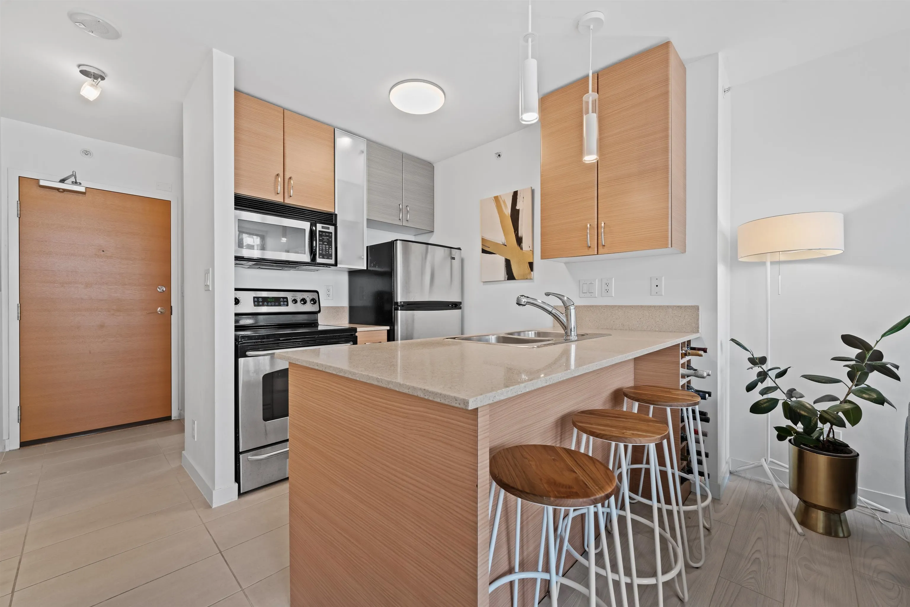 2408 909 Mainland Street