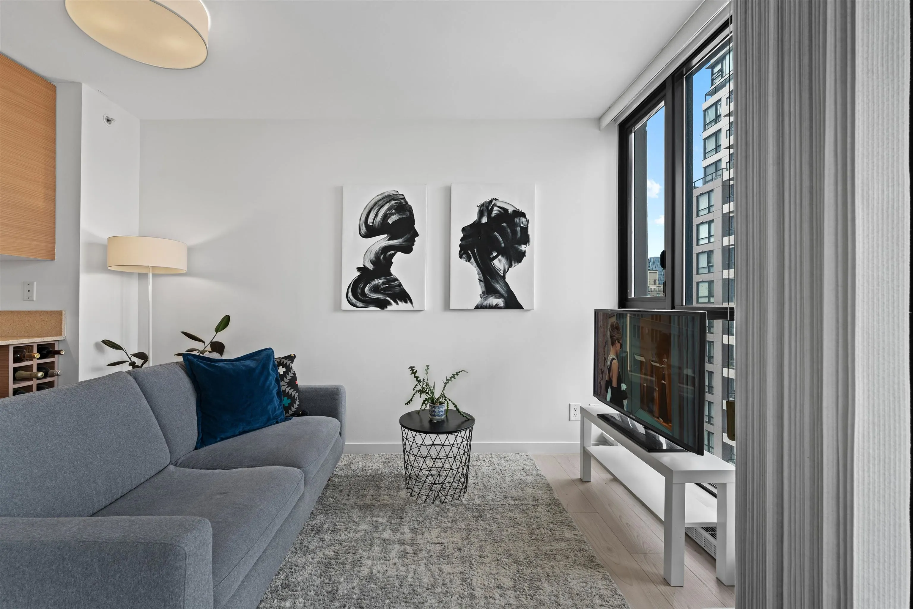 2408 909 Mainland Street