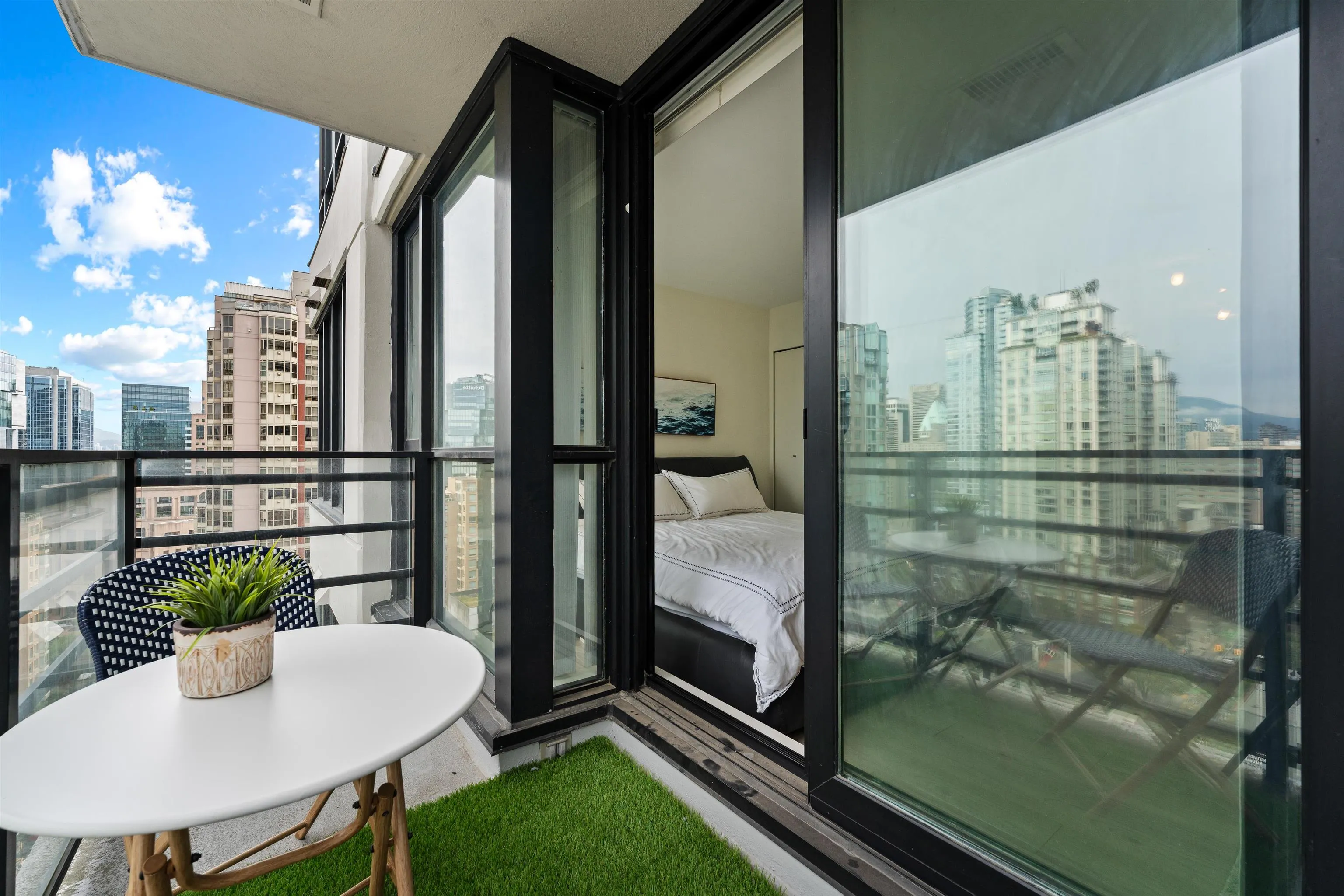 2408 909 Mainland Street