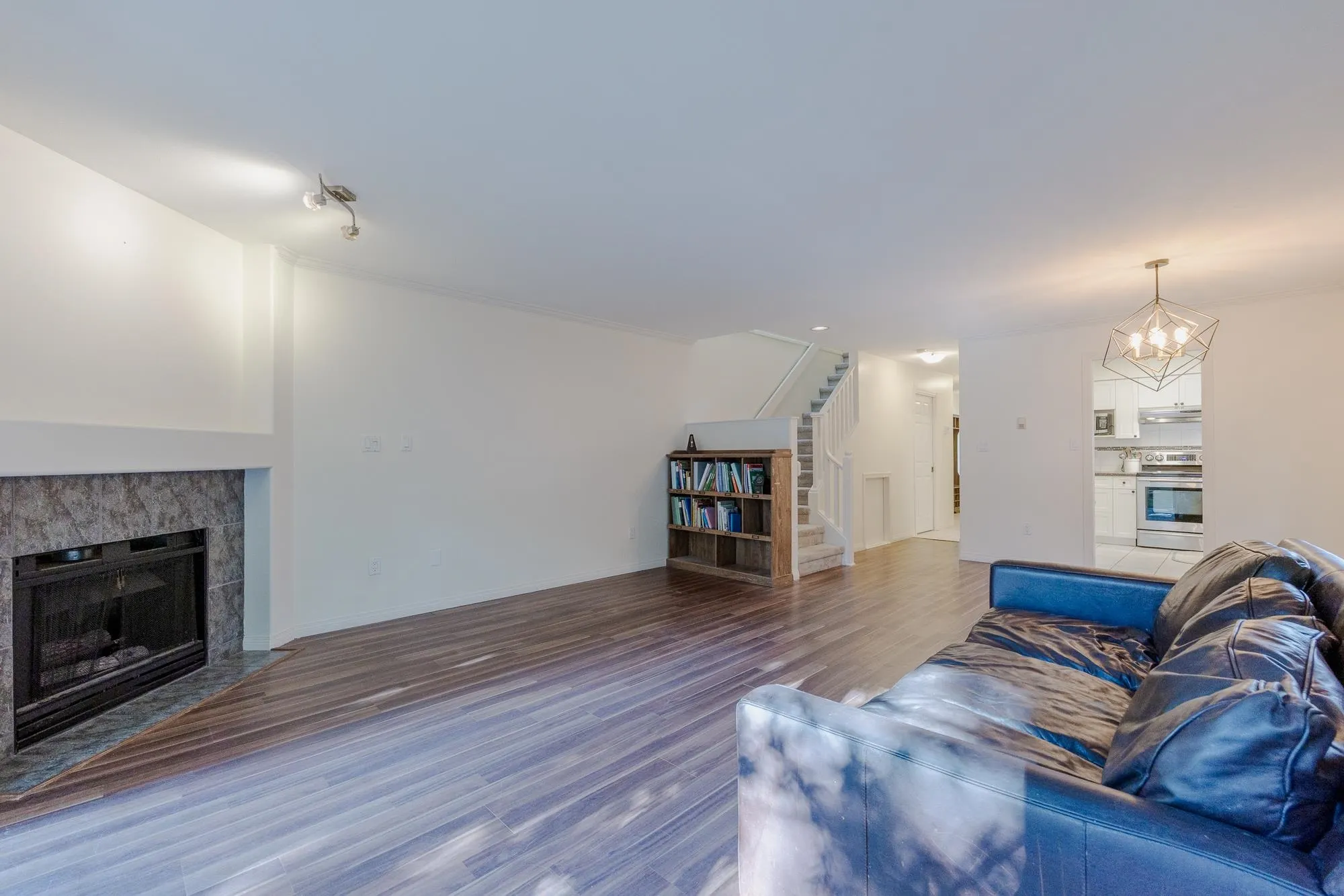 15 1828 Lilac Drive