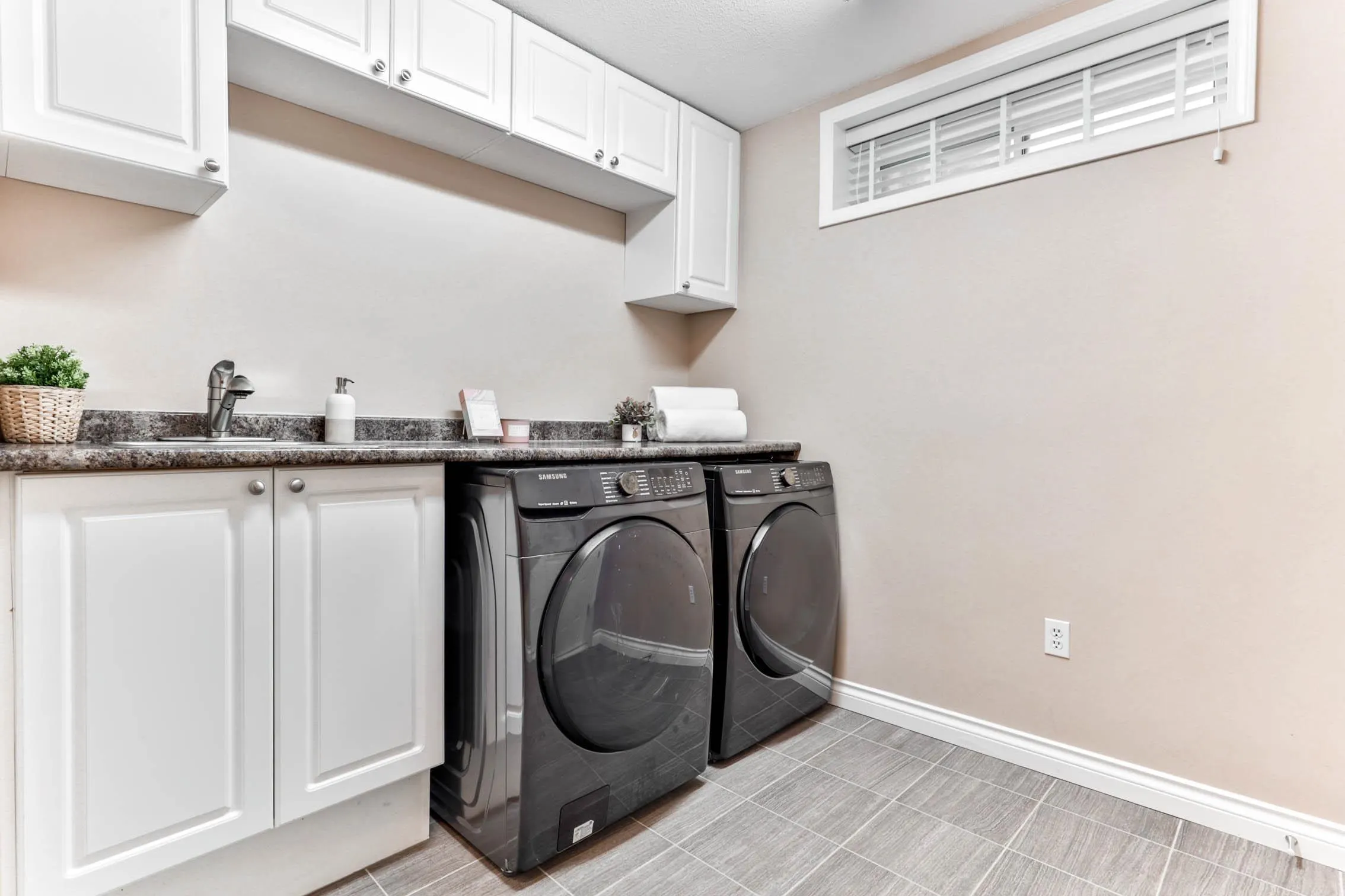 1831 Walnut Crescent