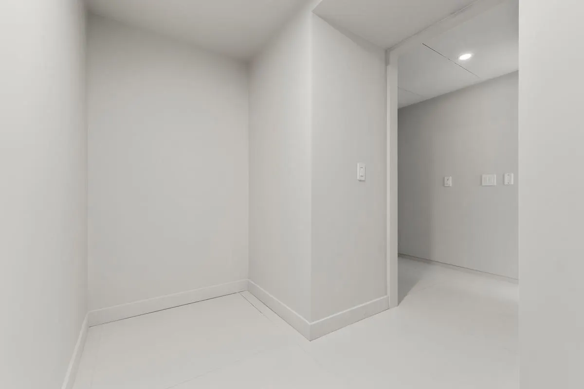 2406 1033 Nelson Street