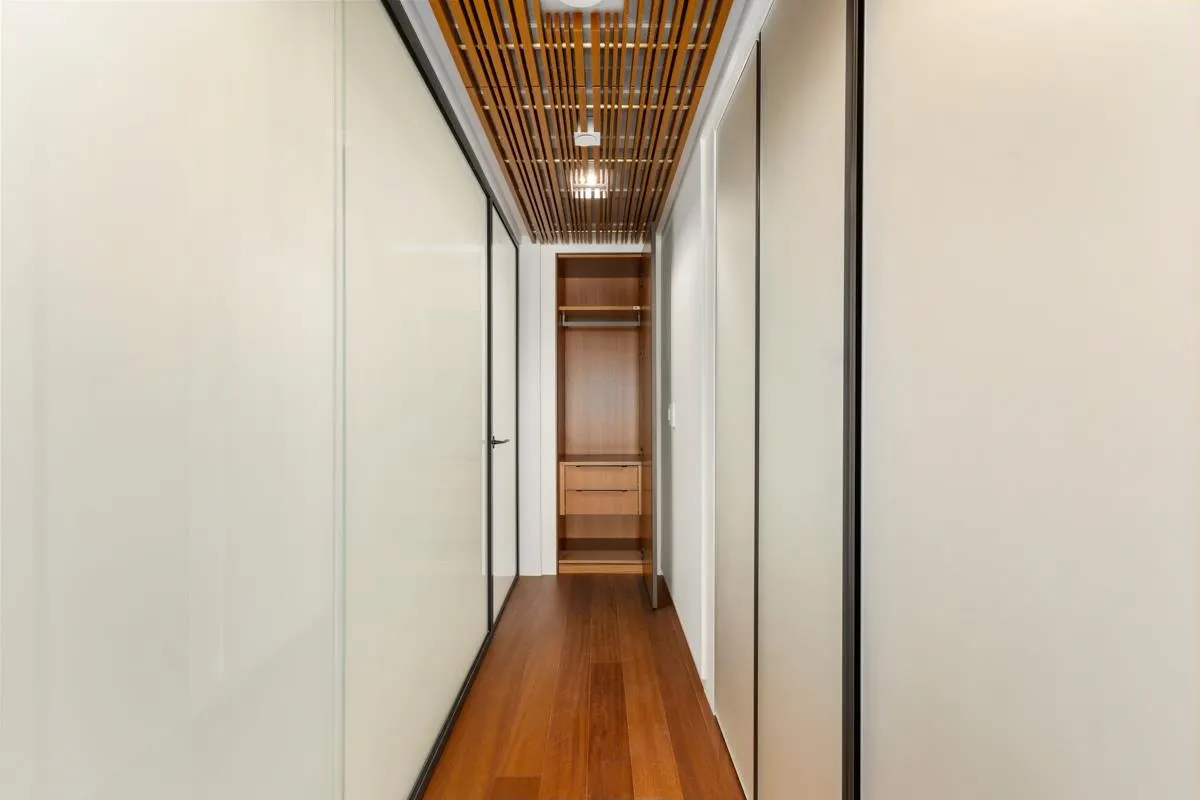 2406 1033 Nelson Street