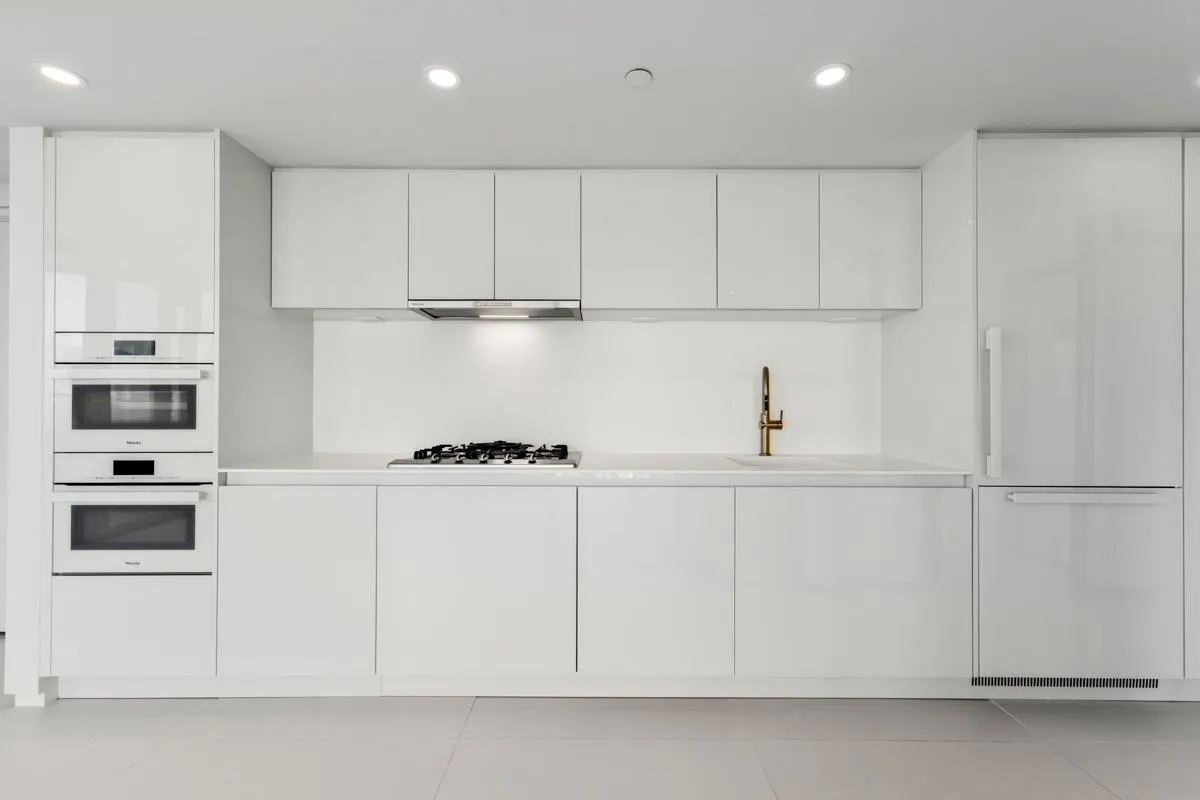 2406 1033 Nelson Street