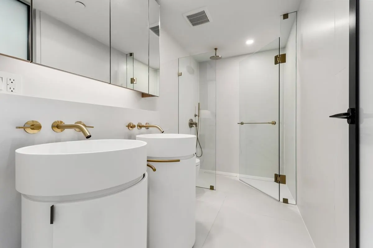 2406 1033 Nelson Street