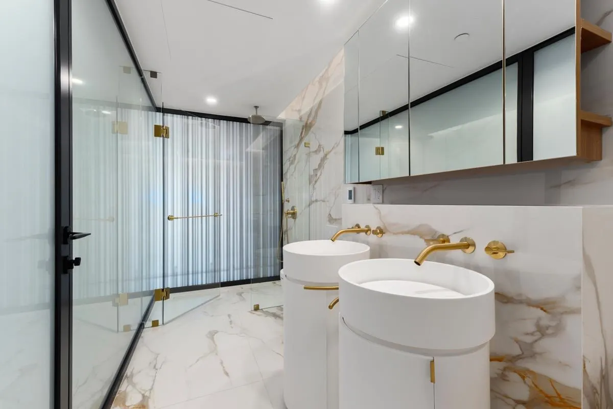 2406 1033 Nelson Street