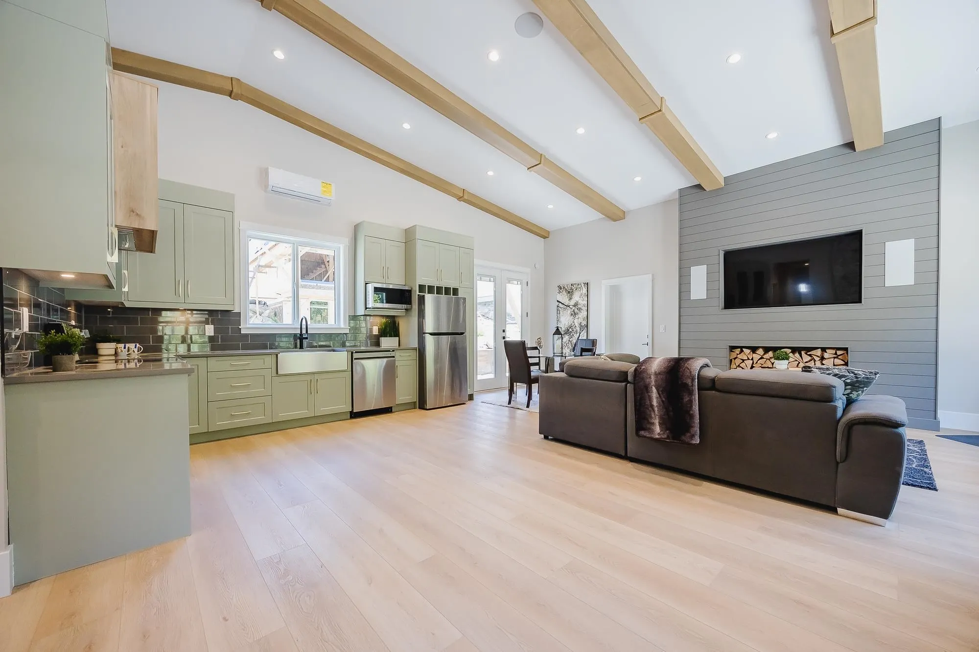 HG 184 71384 Grove Place