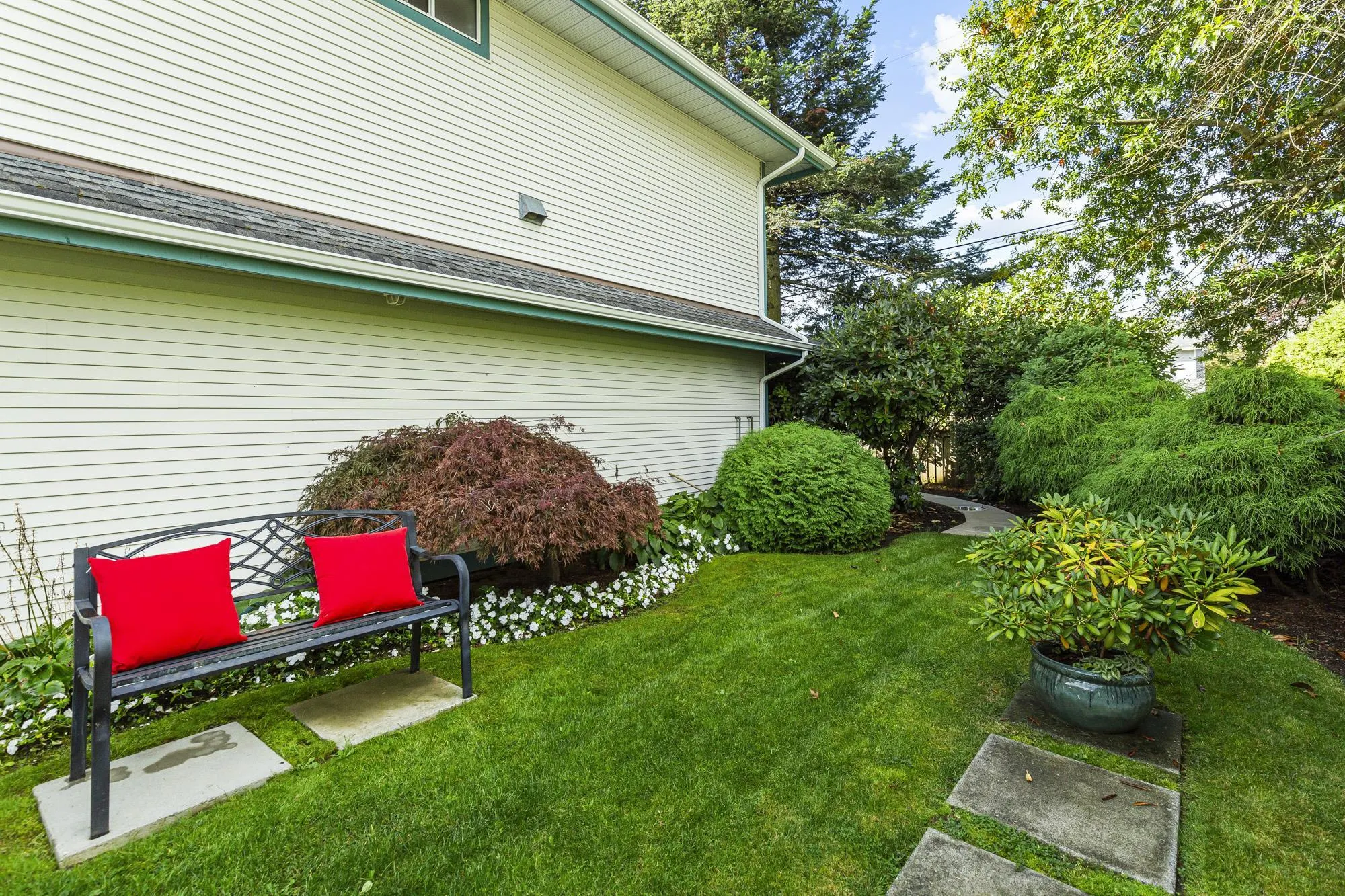 402 7500 Columbia Street