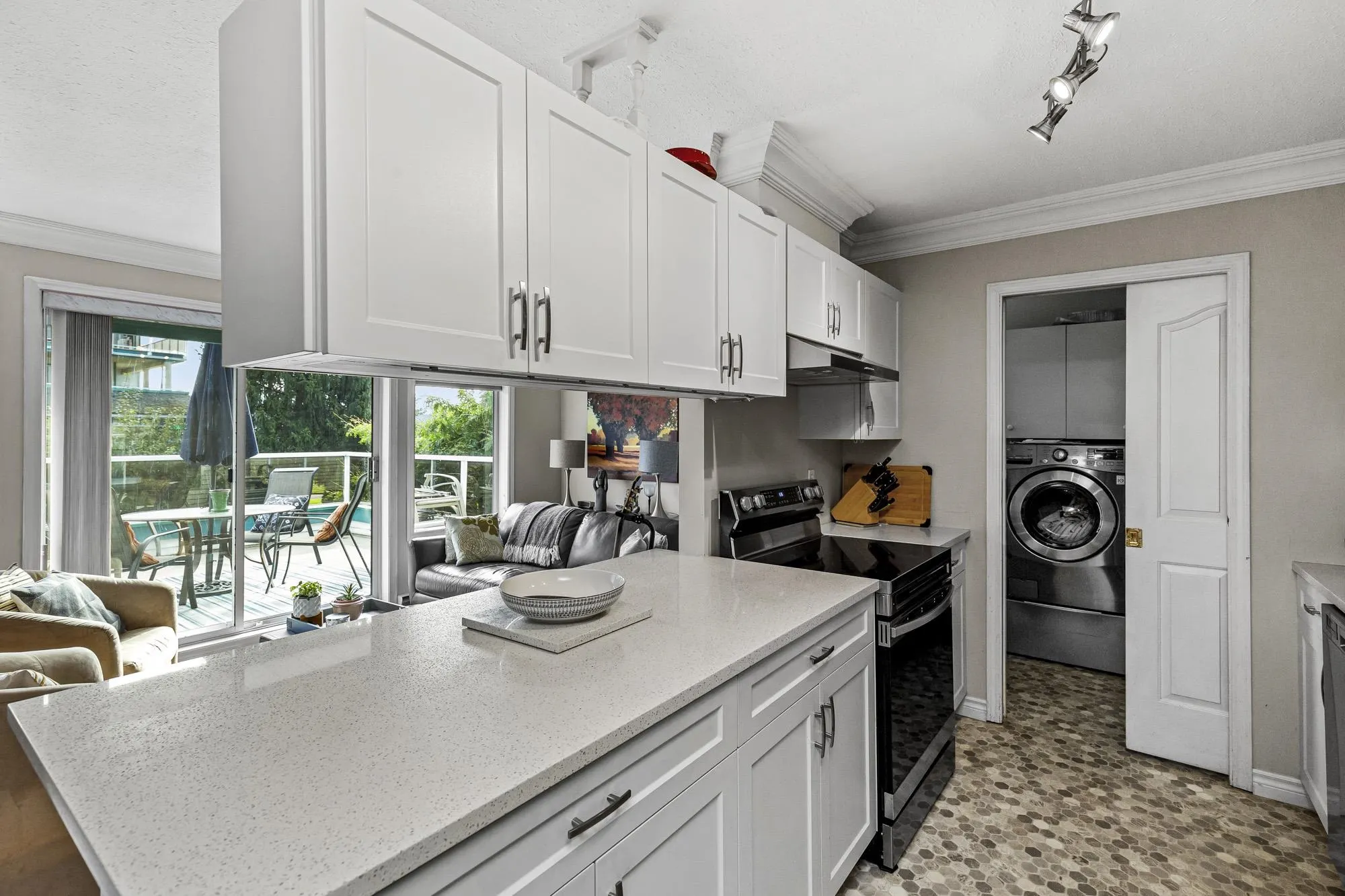 402 7500 Columbia Street