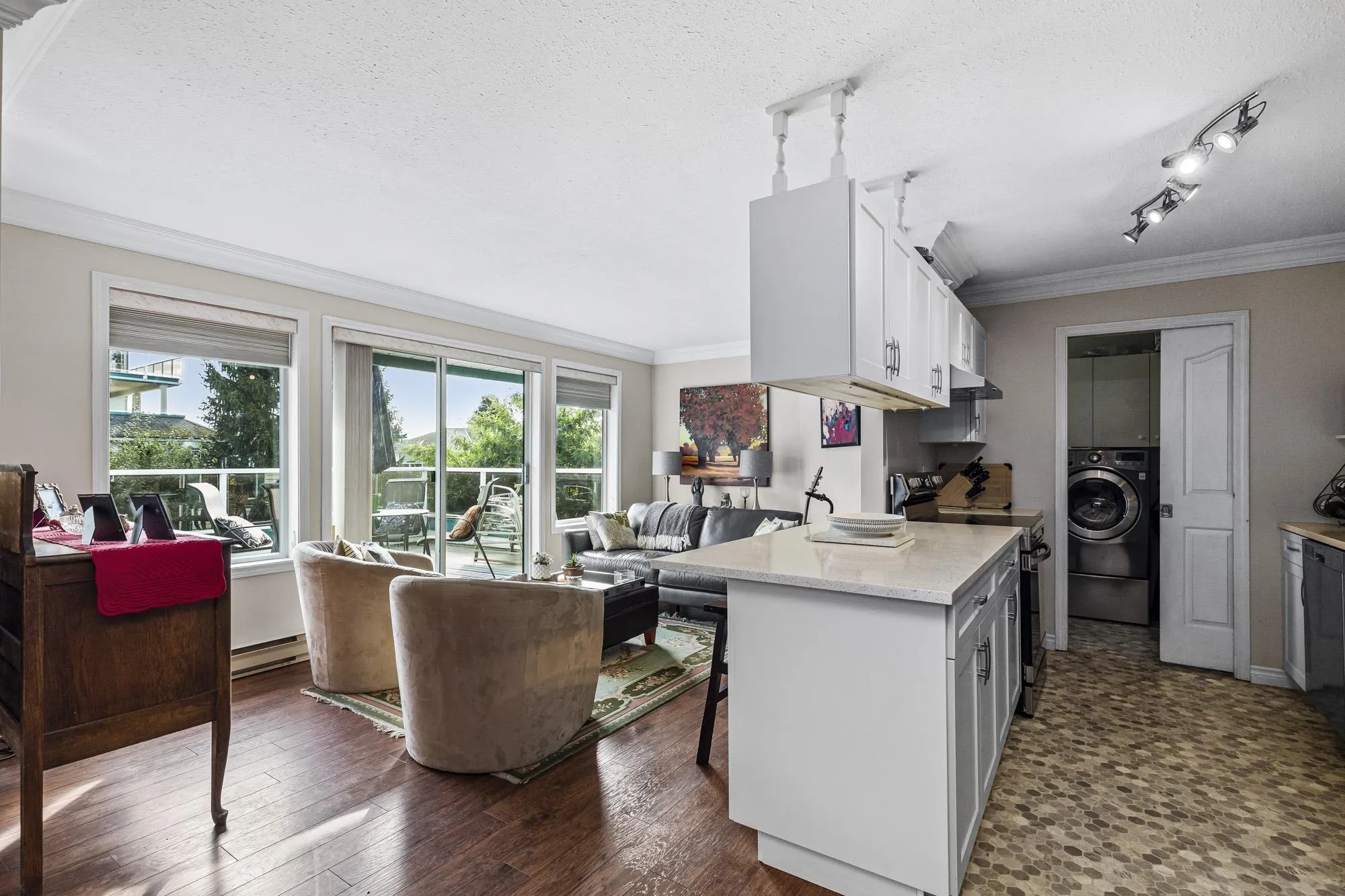 402 7500 Columbia Street