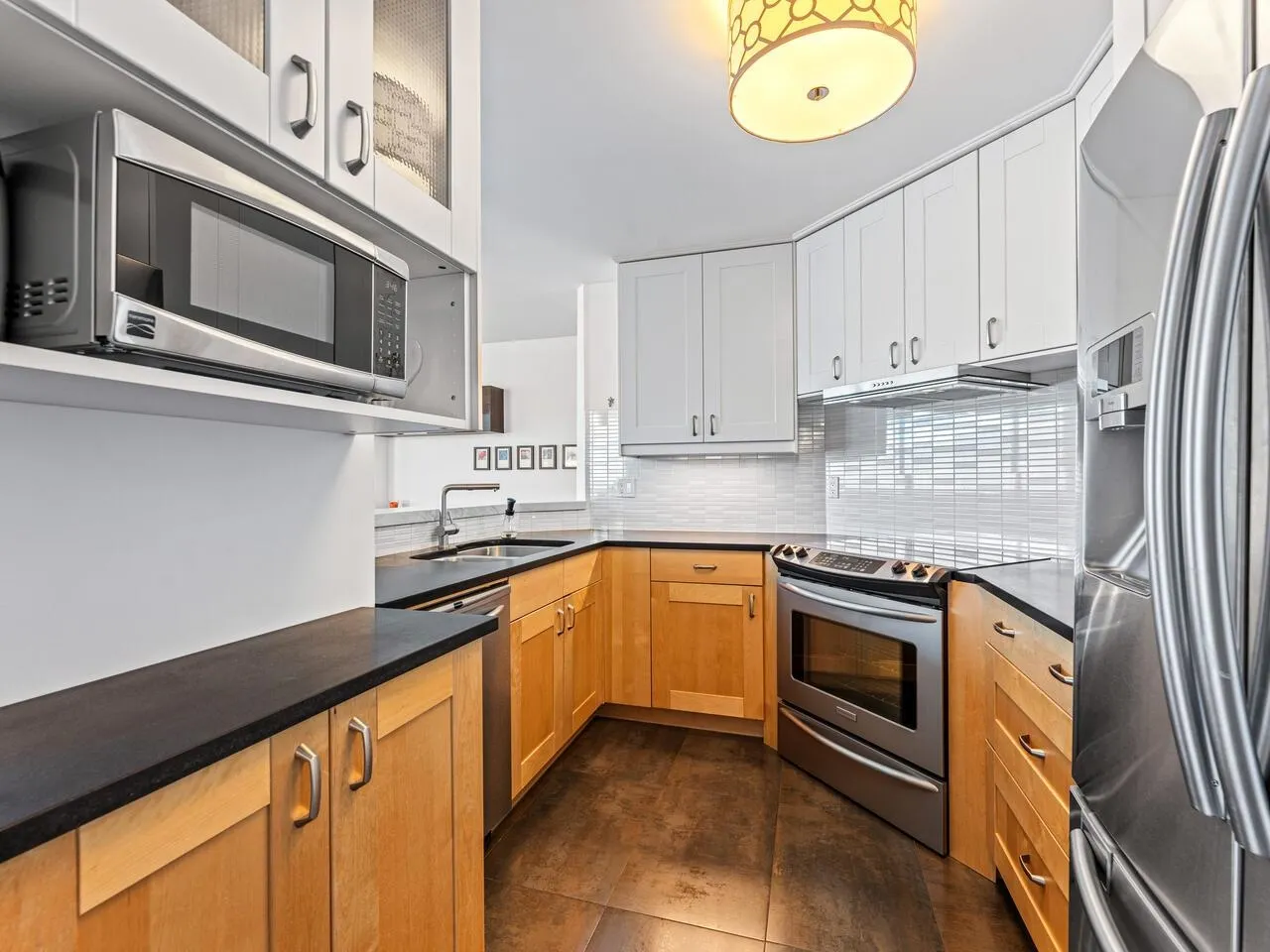 2302 1415 West Georgia Street