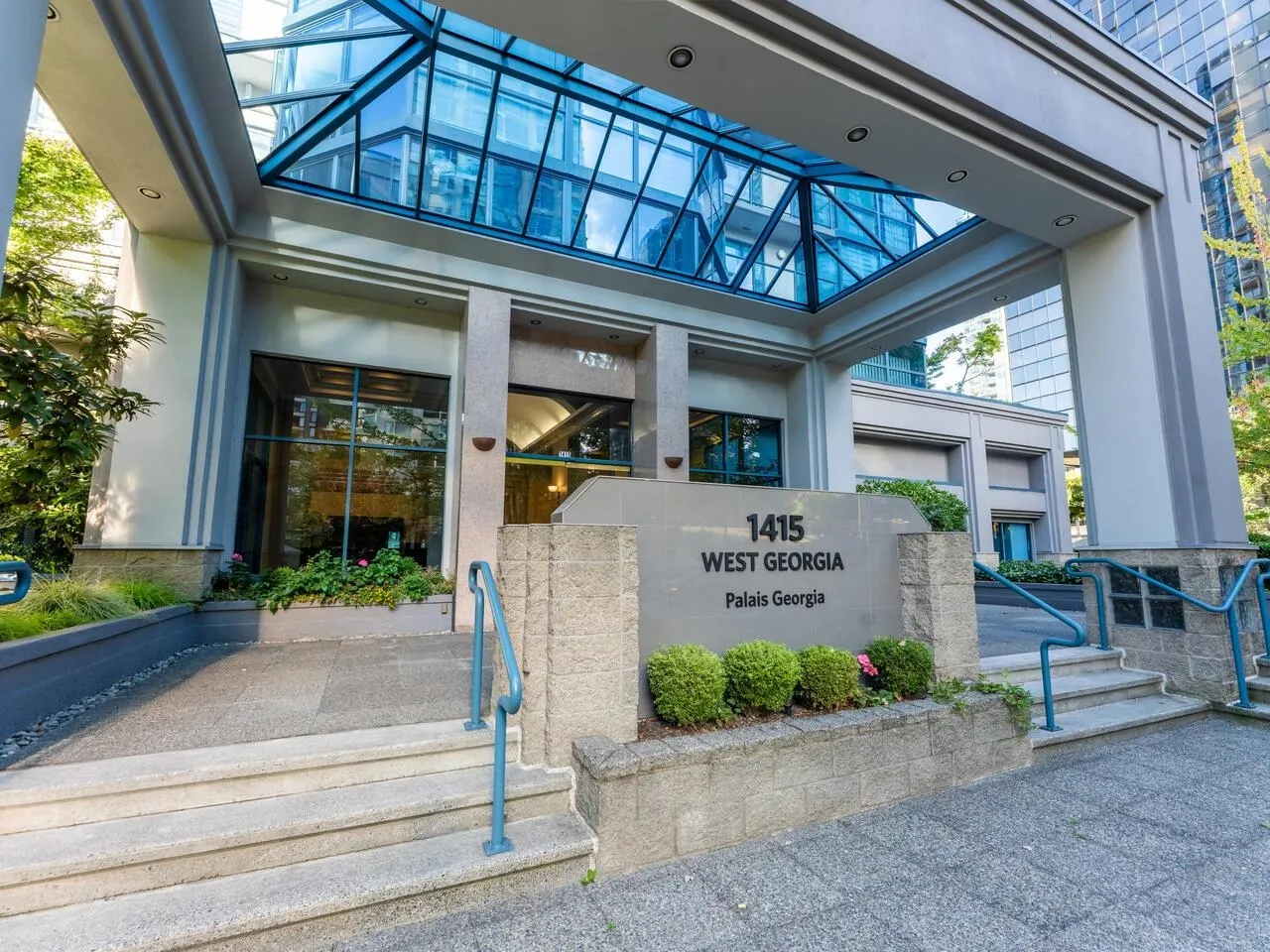 2302 1415 West Georgia Street