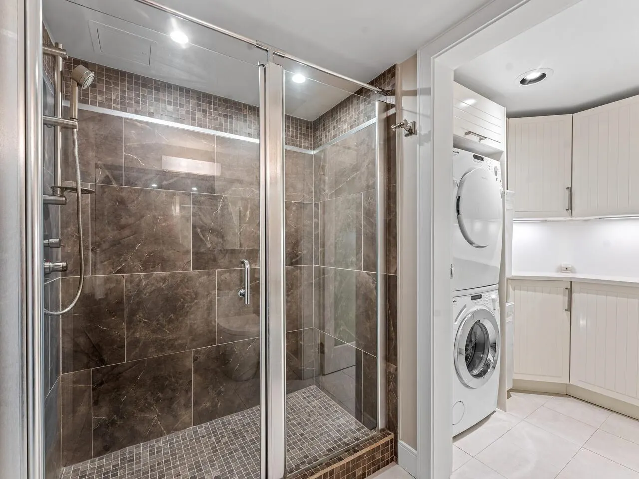 2302 1415 West Georgia Street