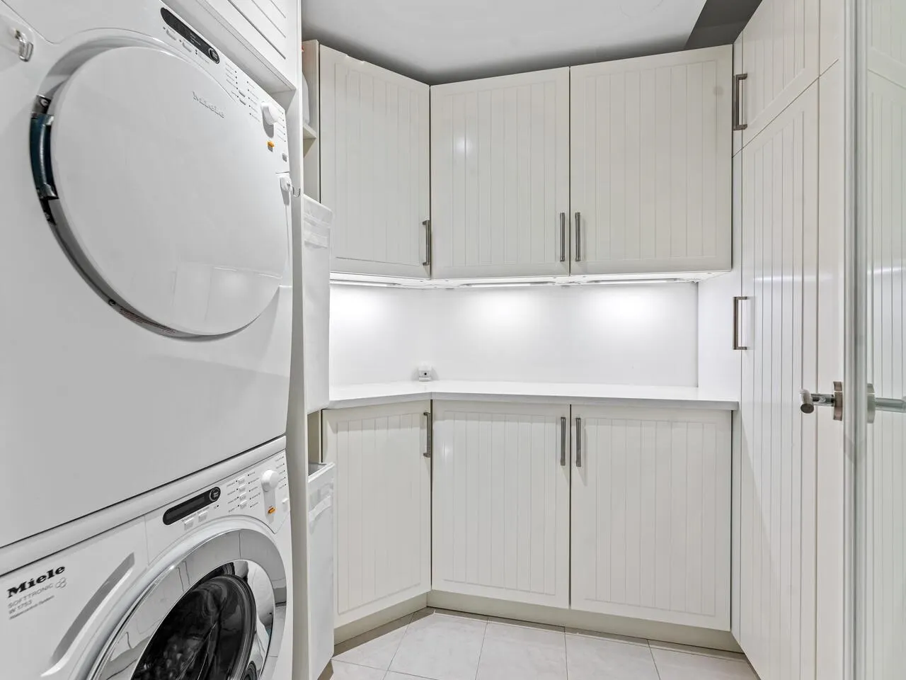 2302 1415 West Georgia Street