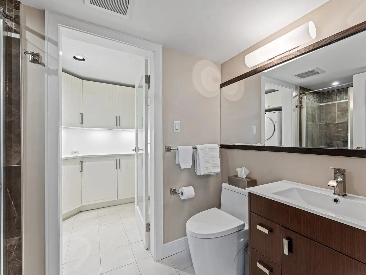 2302 1415 West Georgia Street