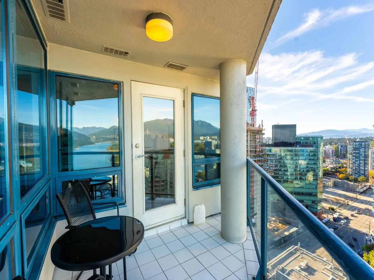 2302 1415 West Georgia Street