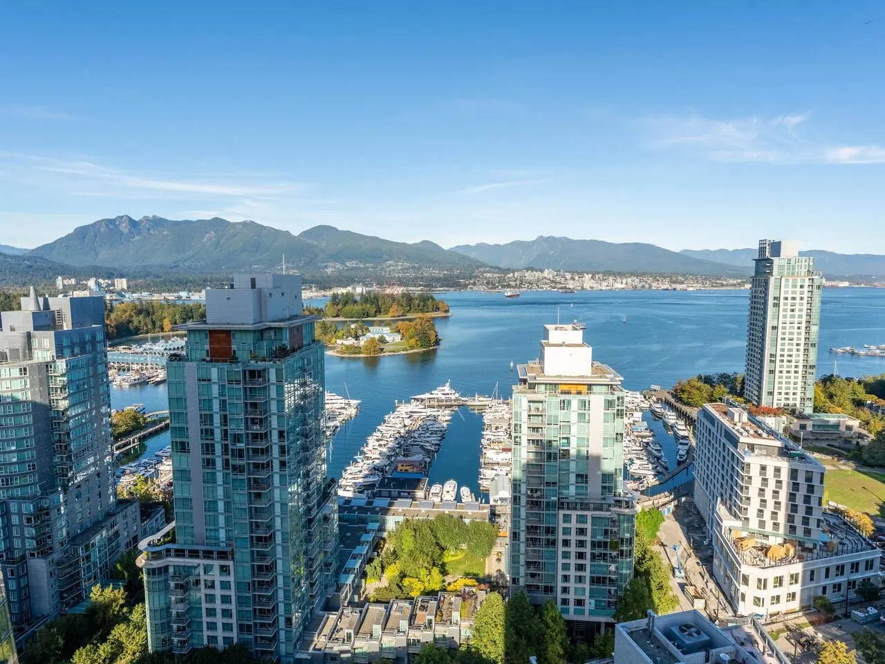 2302 1415 West Georgia Street