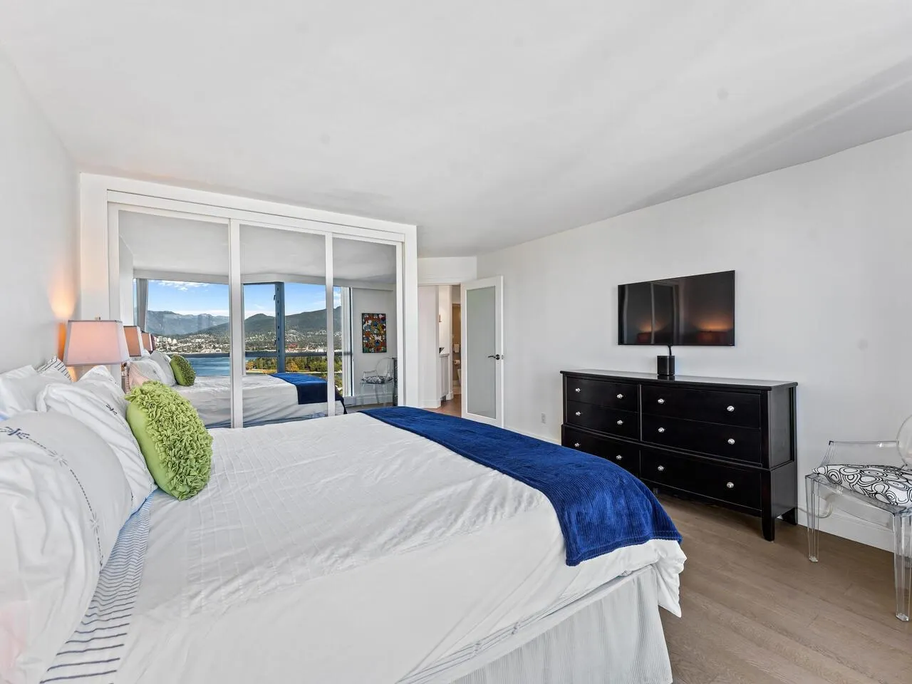 2302 1415 West Georgia Street