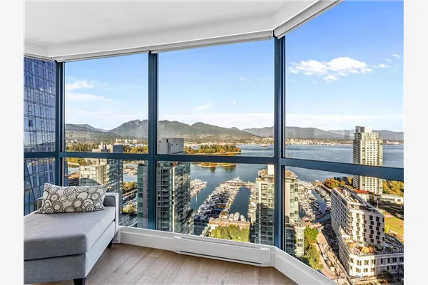 2302 1415 West Georgia Street