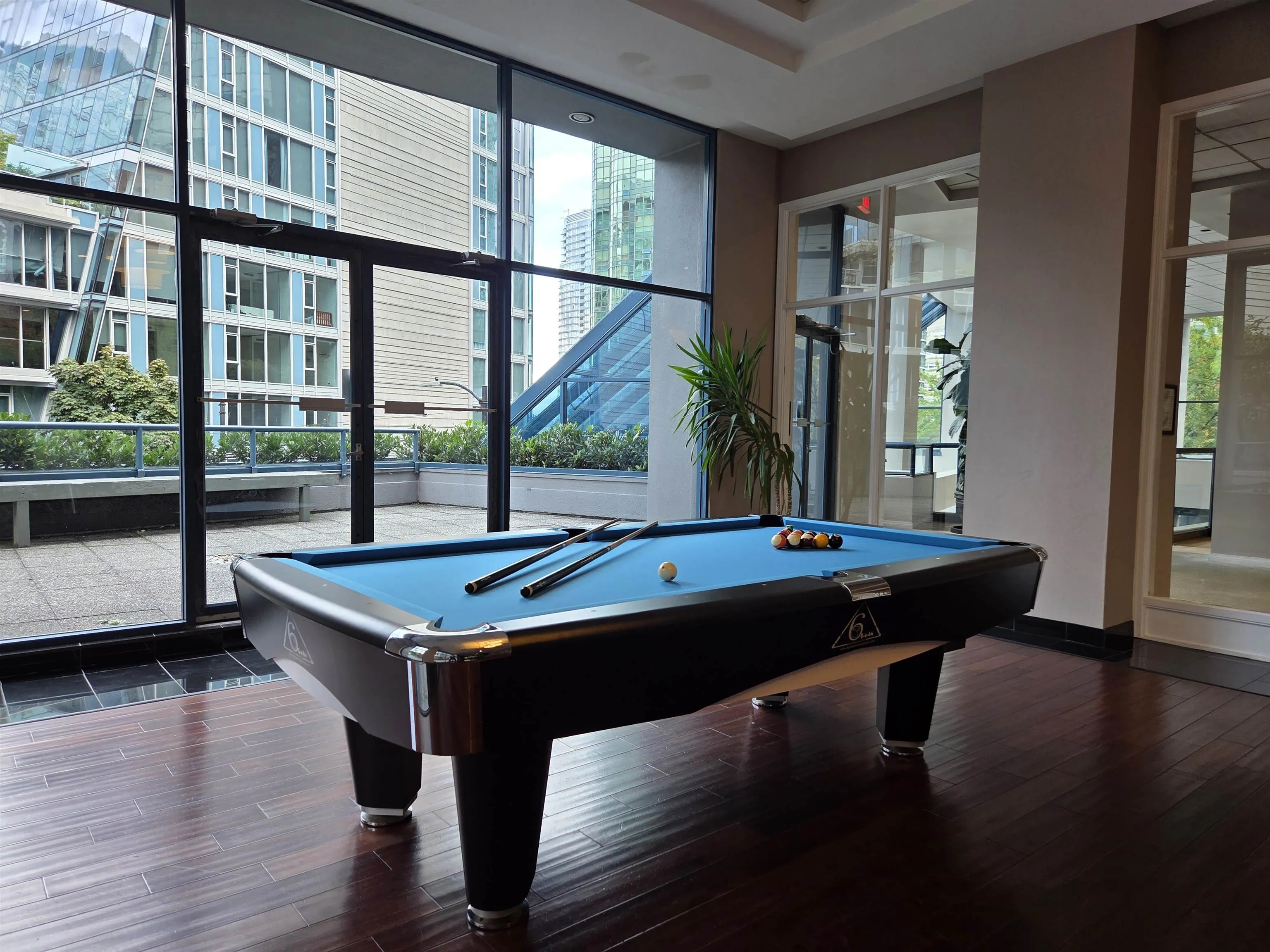 2302 1415 West Georgia Street