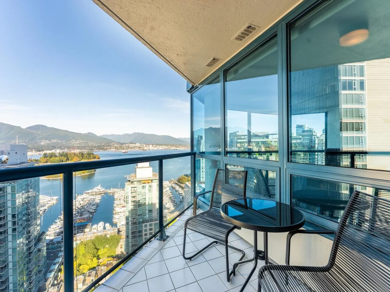 2302 1415 West Georgia Street