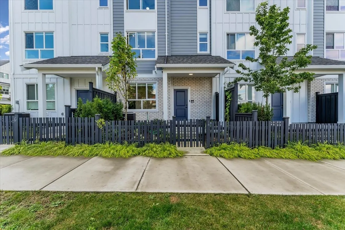 38 17458 100 Avenue