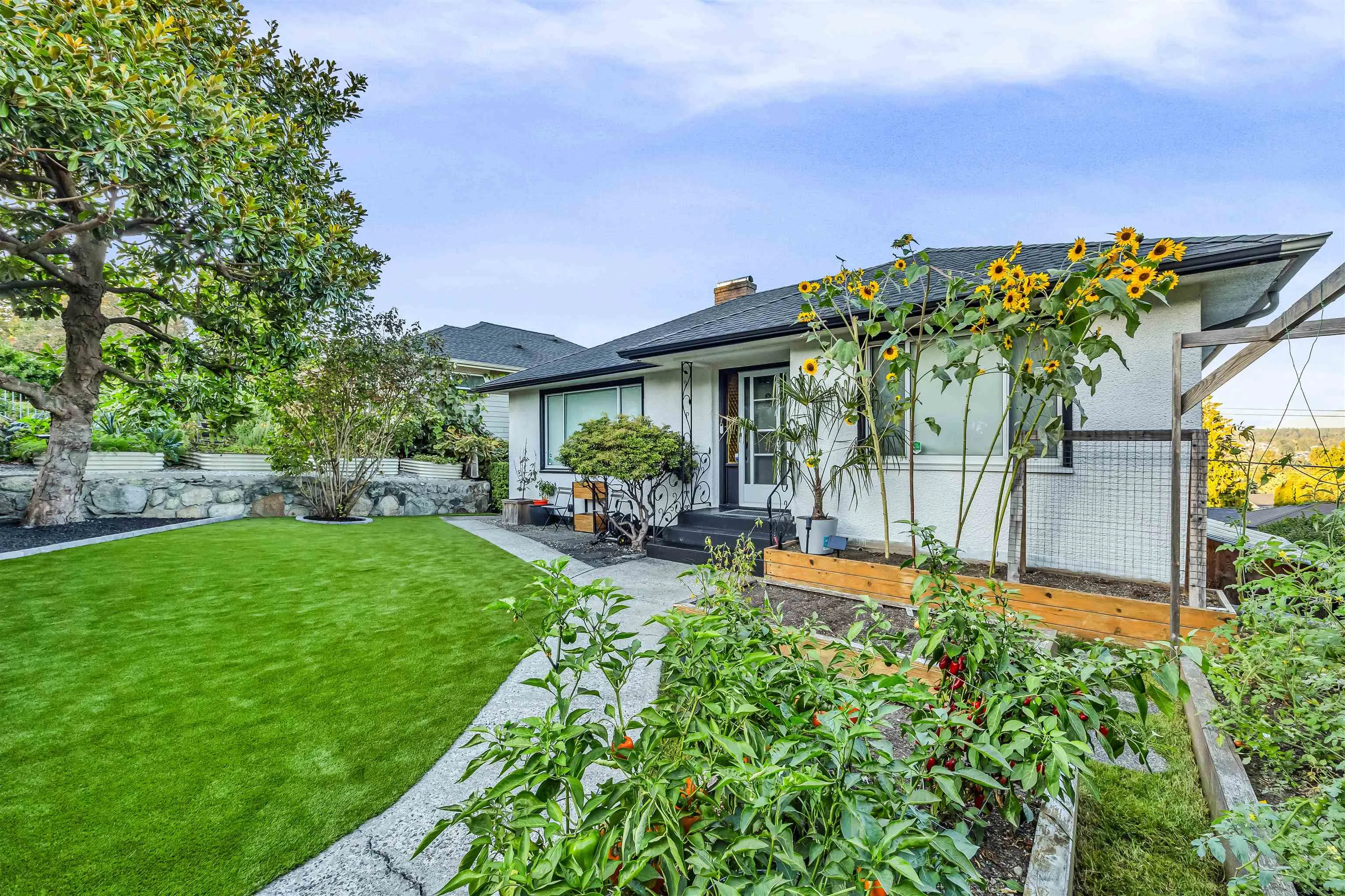 831 Surrey Street