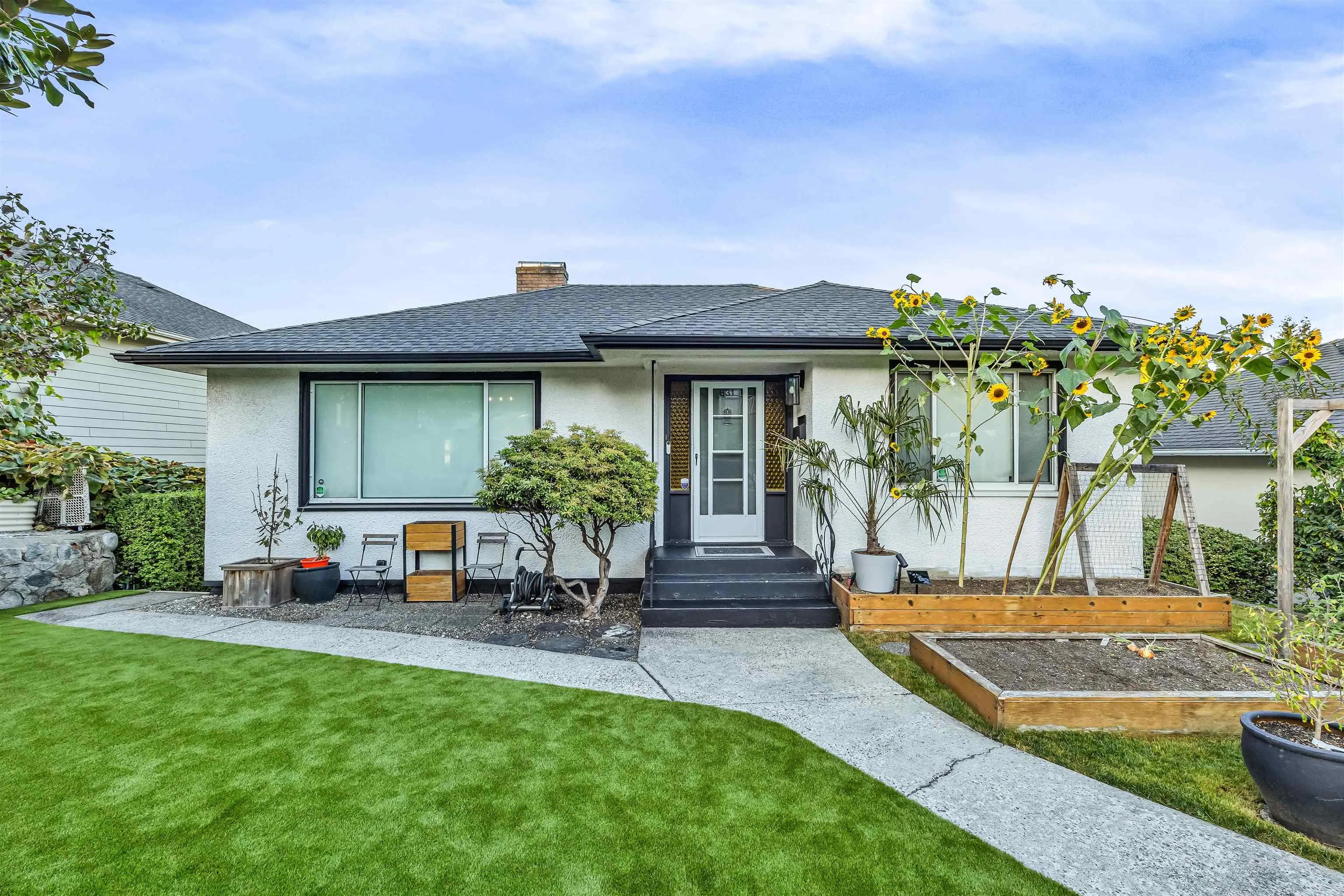 831 Surrey Street