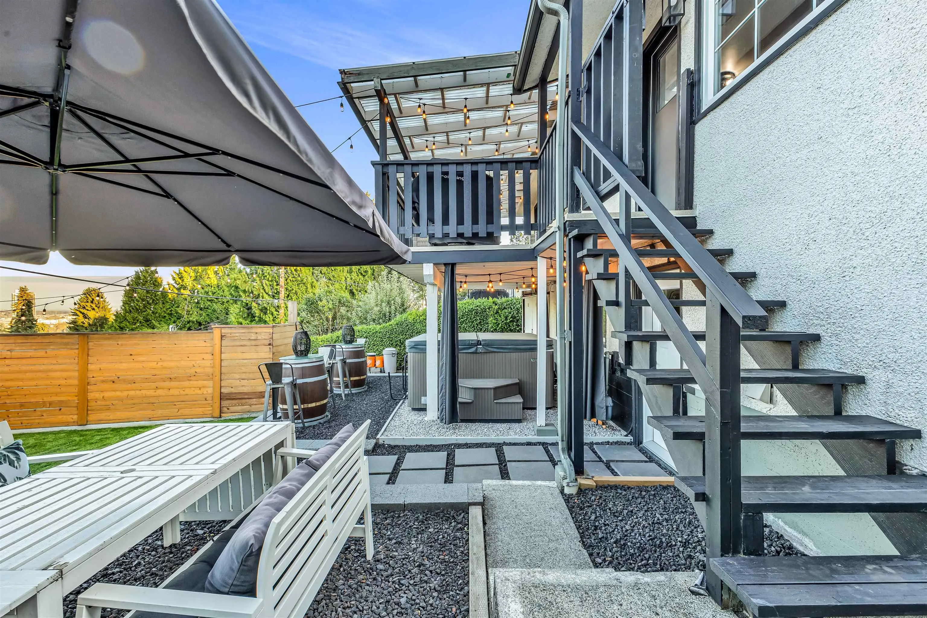831 Surrey Street