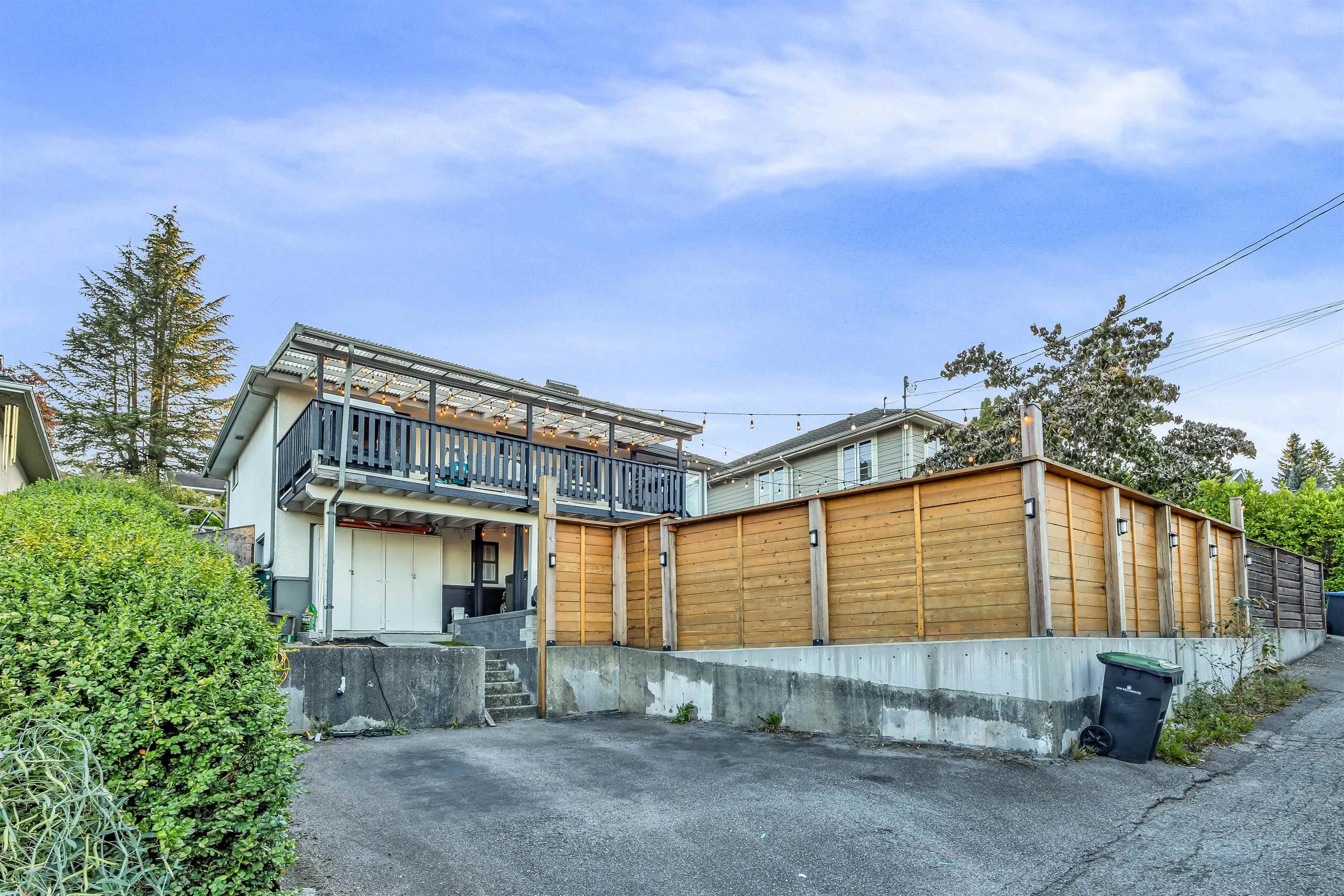 831 Surrey Street