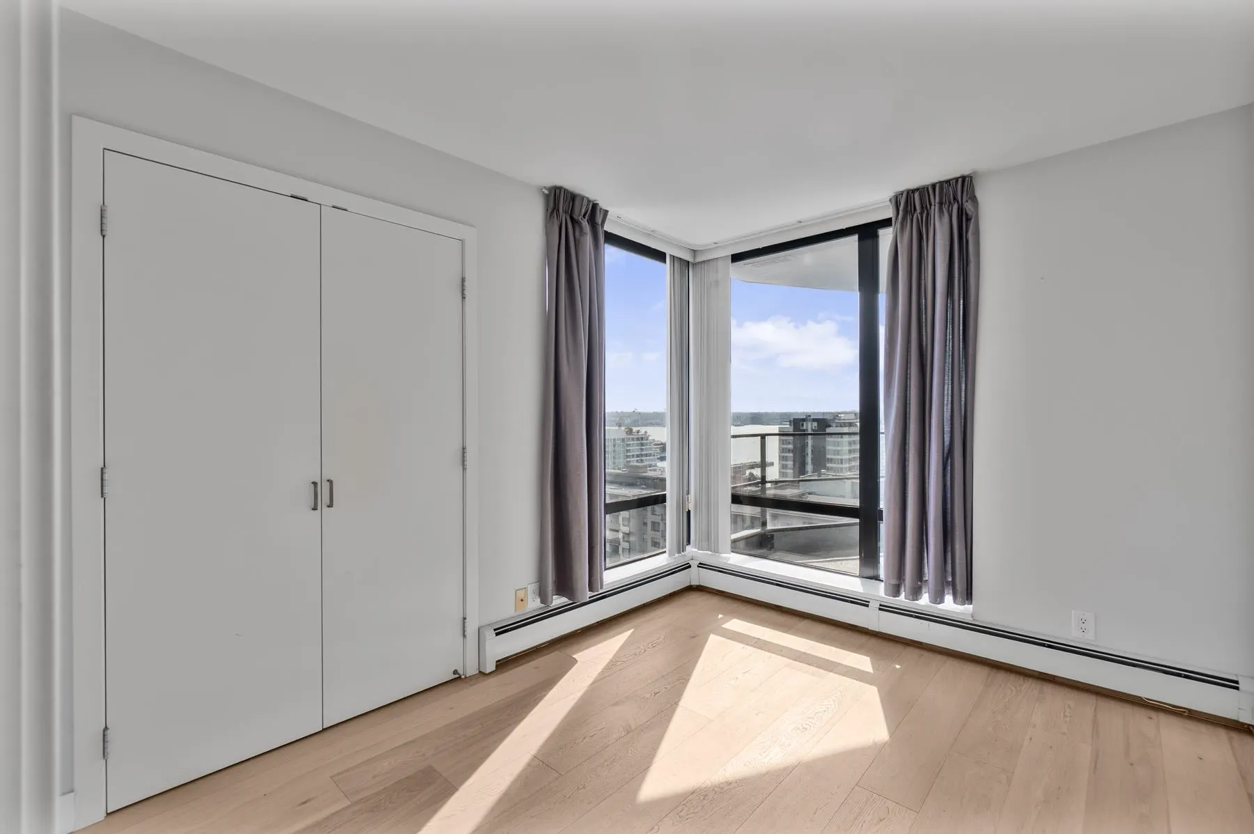 1301 151 W 2nd Street